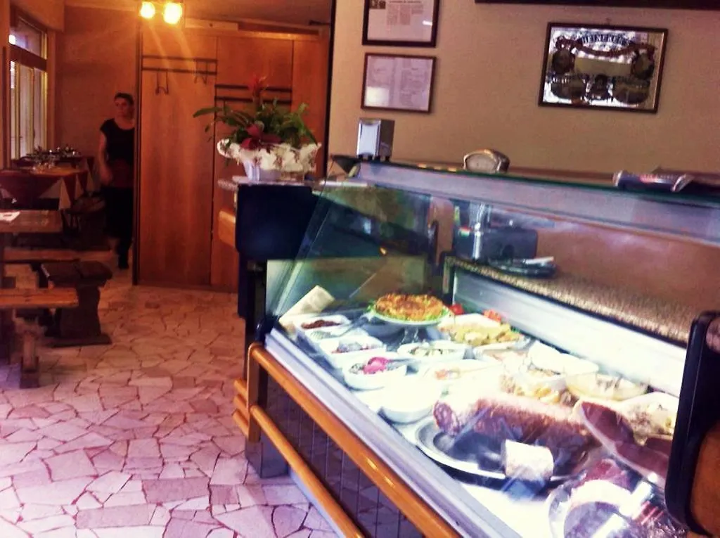 Locanda La Rotonda Montale  Bed & Breakfast Montale (Tuscany)