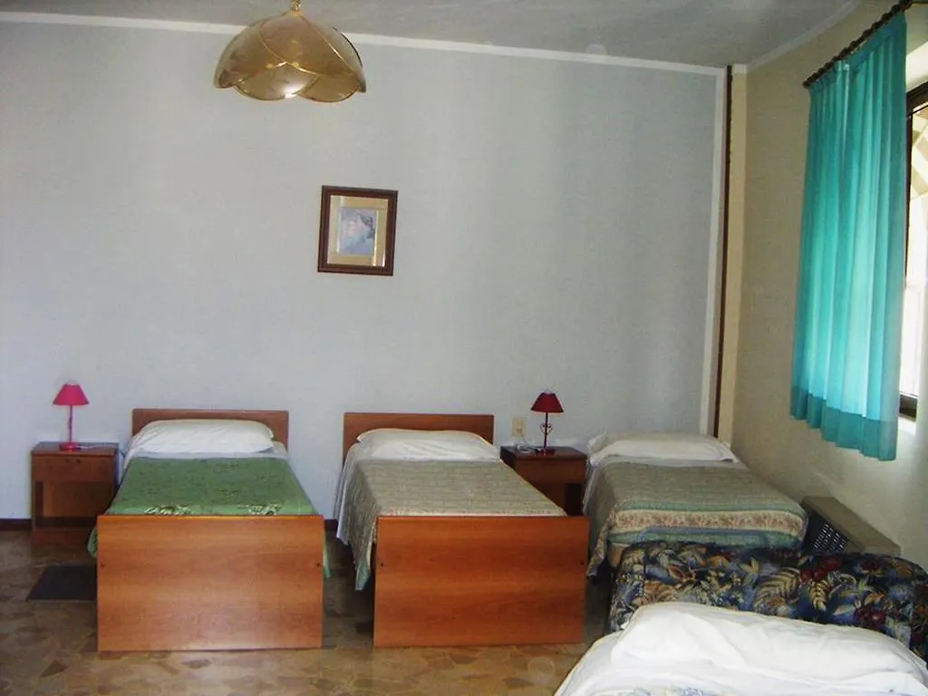 Locanda La Rotonda Montale  3*, Montale (Tuscany)